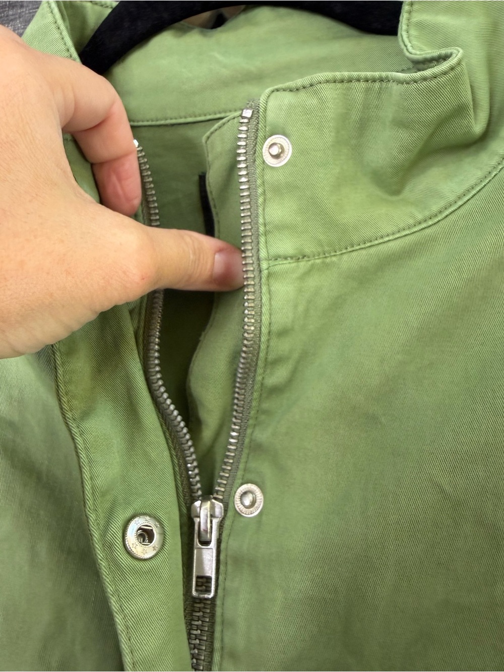 Sanctuary Armstrong Crop Green Utility Jacket with Front Patch Pockets - Picture 2 of 10